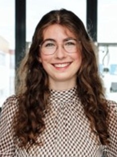 Laura van der Bach
